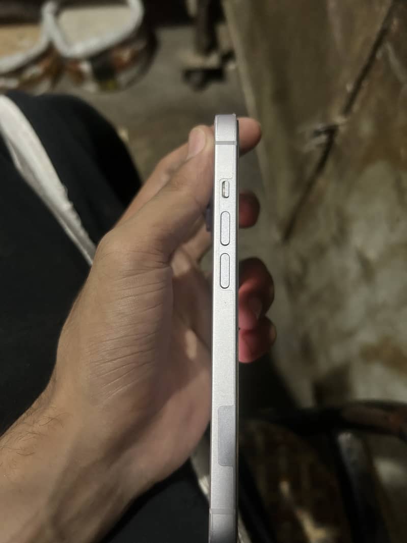 Apple iPhone 14 3