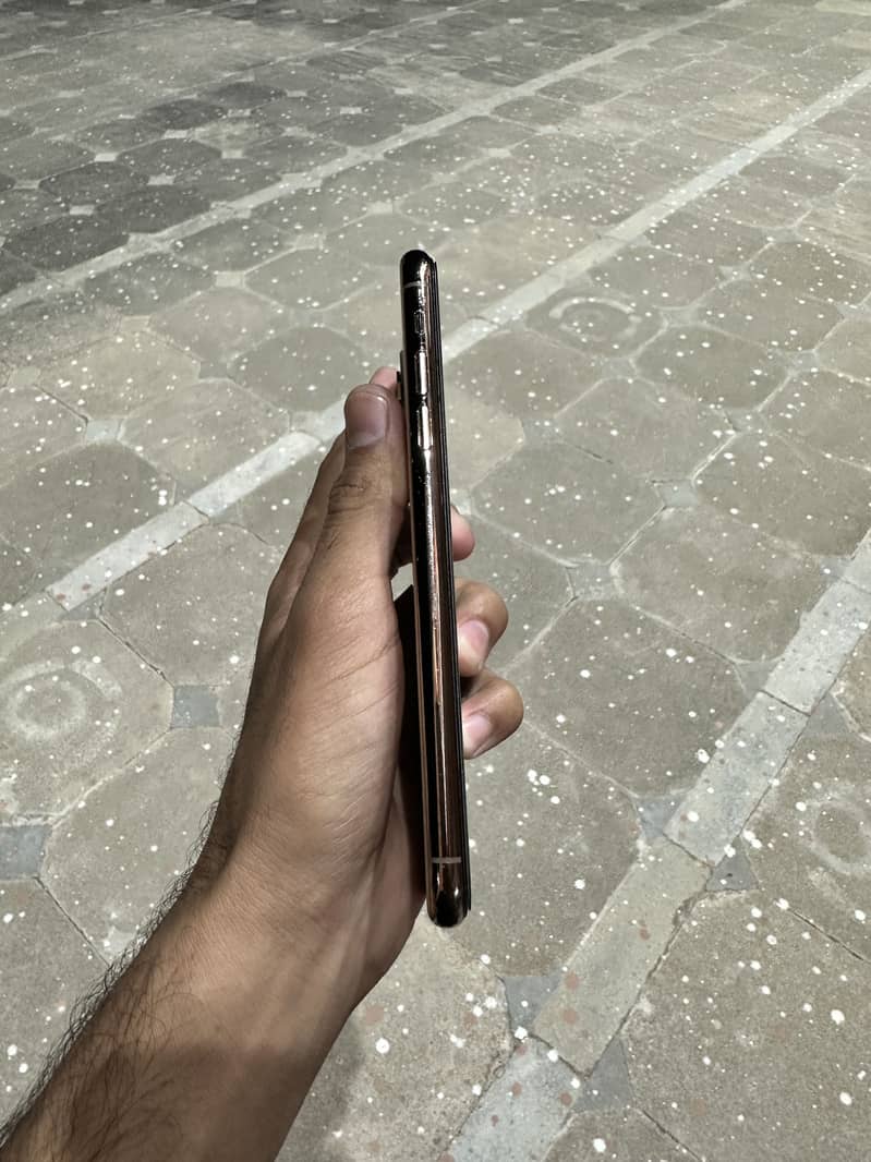 Apple iPhone 11 Pro Max 1