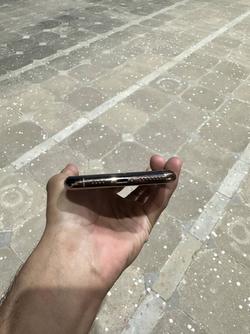 Apple iPhone 11 Pro Max 2