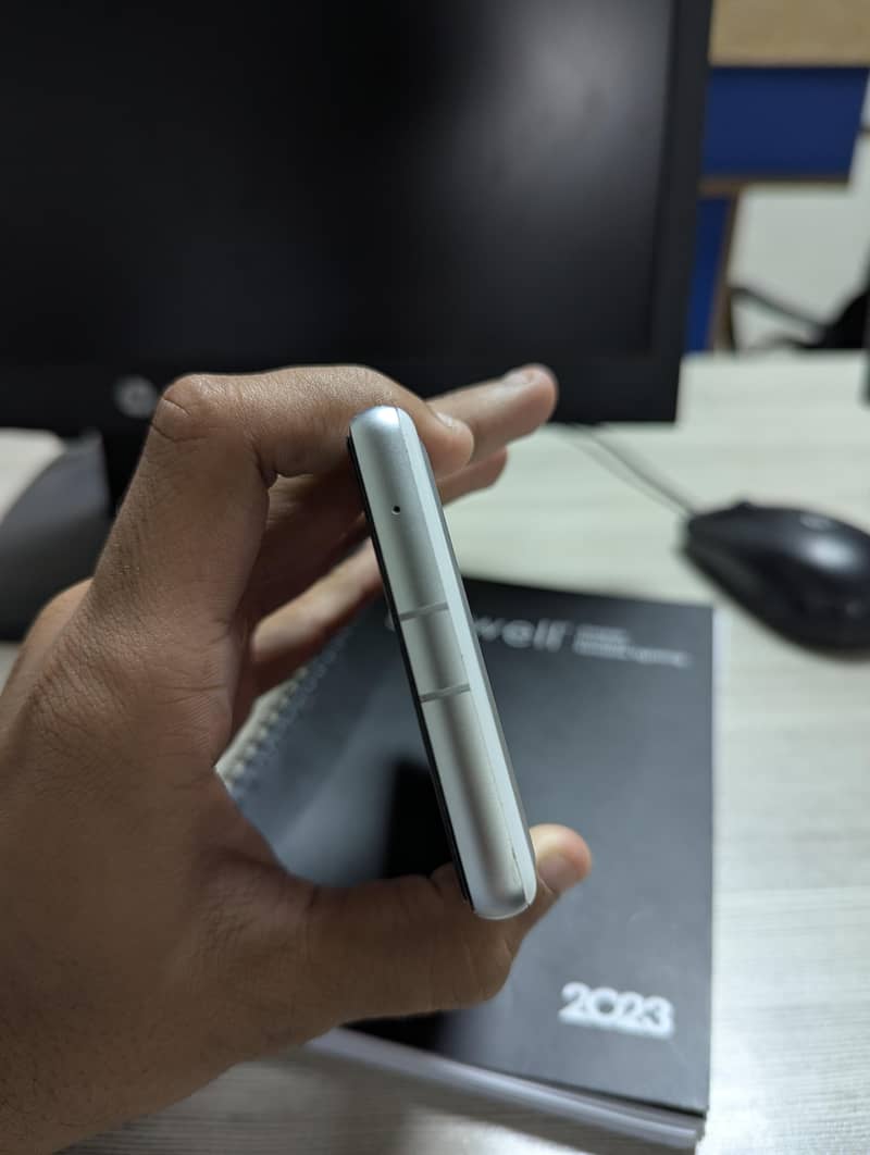 Google Pixel 7a 5