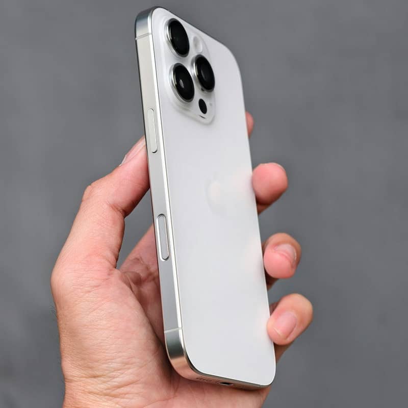 Apple iPhone 16 Pro 1