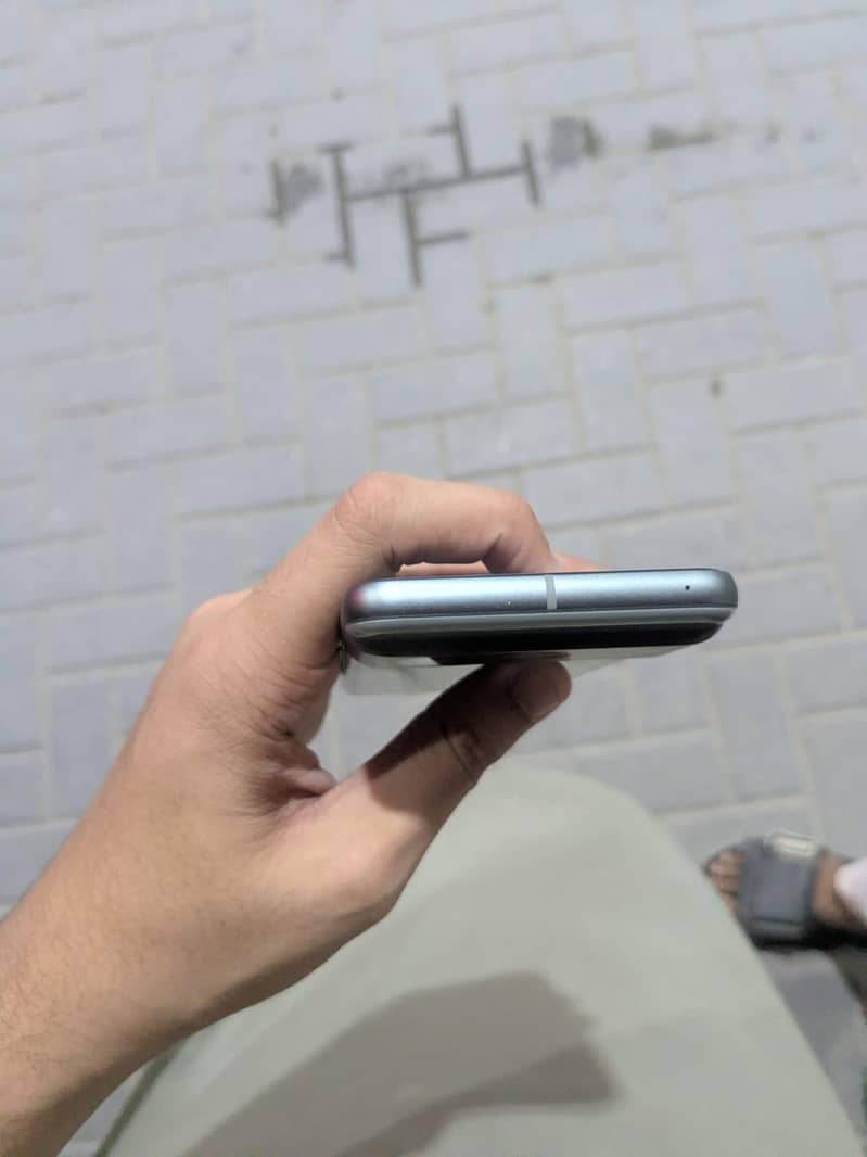 Google Pixel 8 4