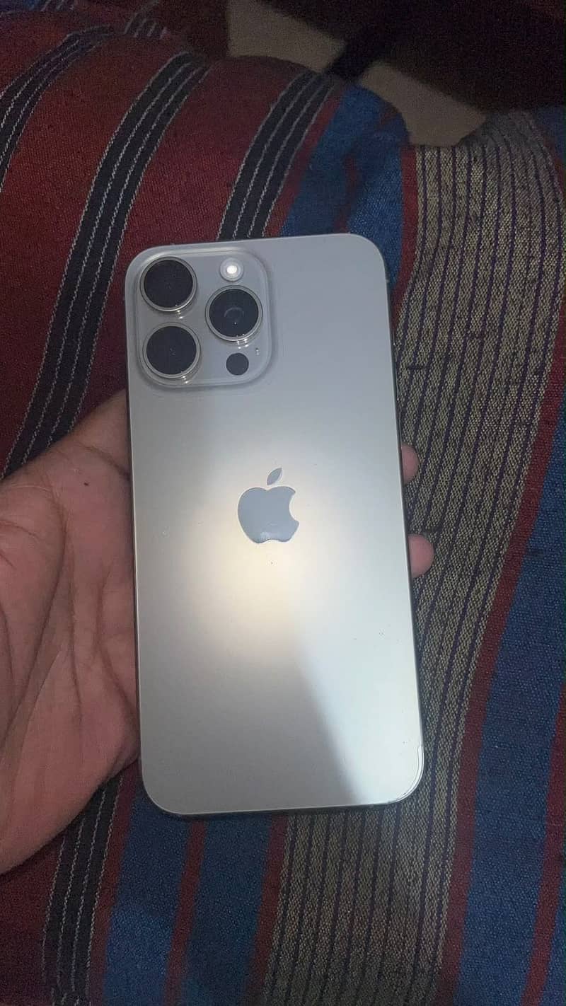 Apple iPhone 15 Pro Max 3