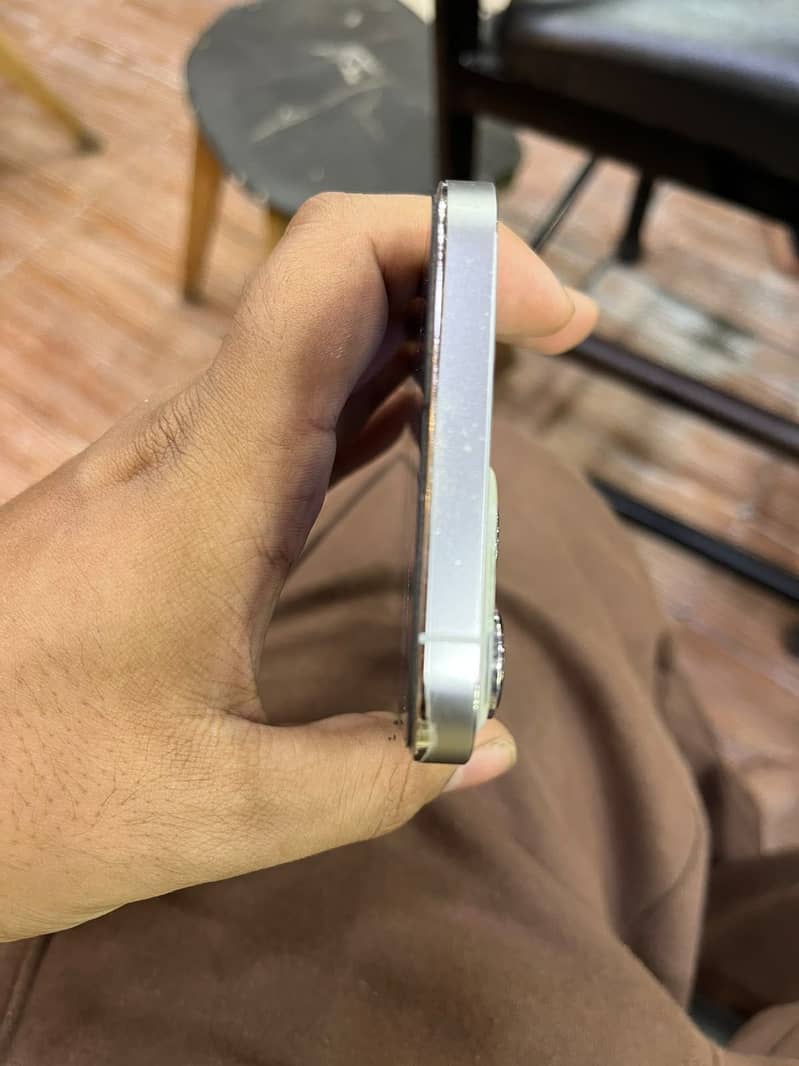 Apple iPhone 13 Pro Max 4