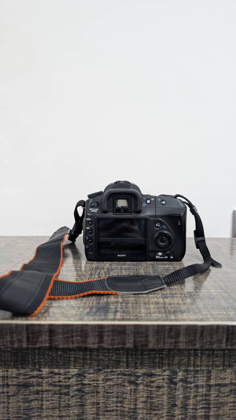 Sony Alpha-200 0