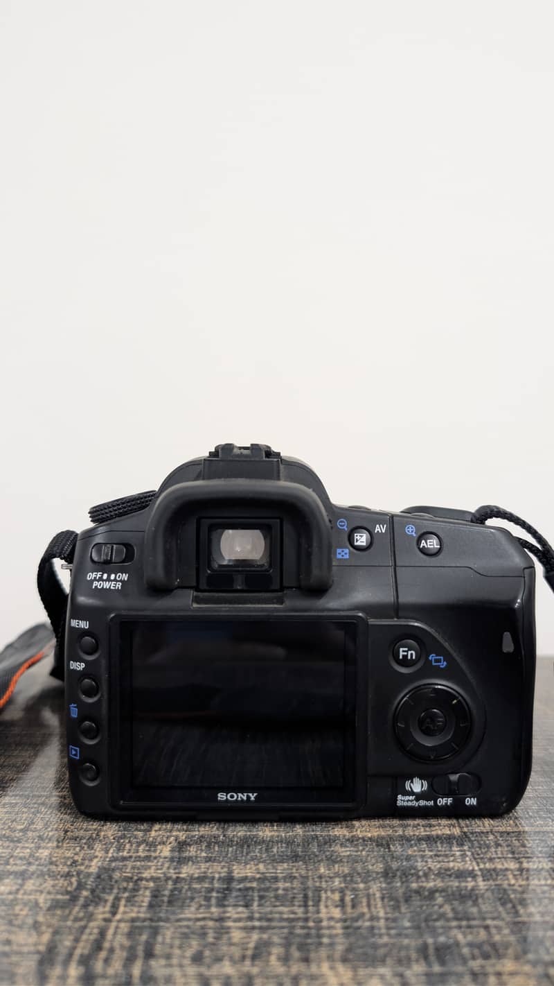 Sony Alpha-200 1