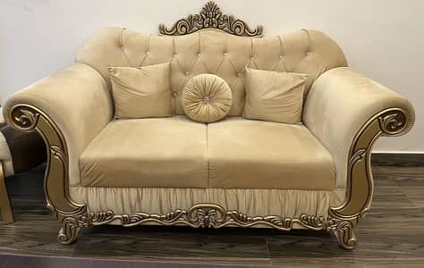 Crown Style Sofa Set with center table for sale