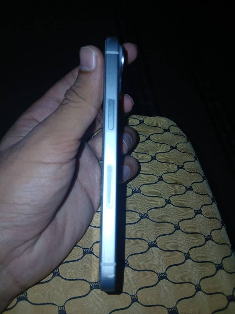 Apple iPhone 15 3