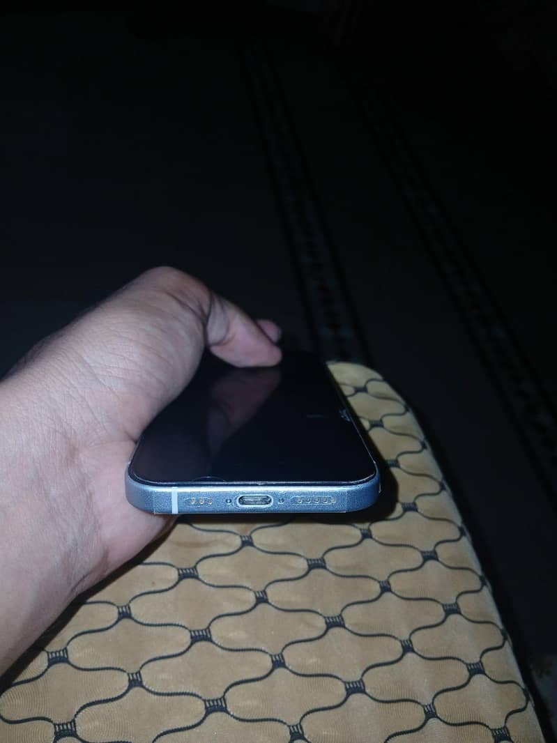 Apple iPhone 15 4
