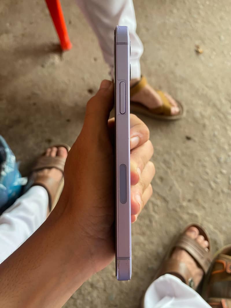 Apple iPhone 12 4