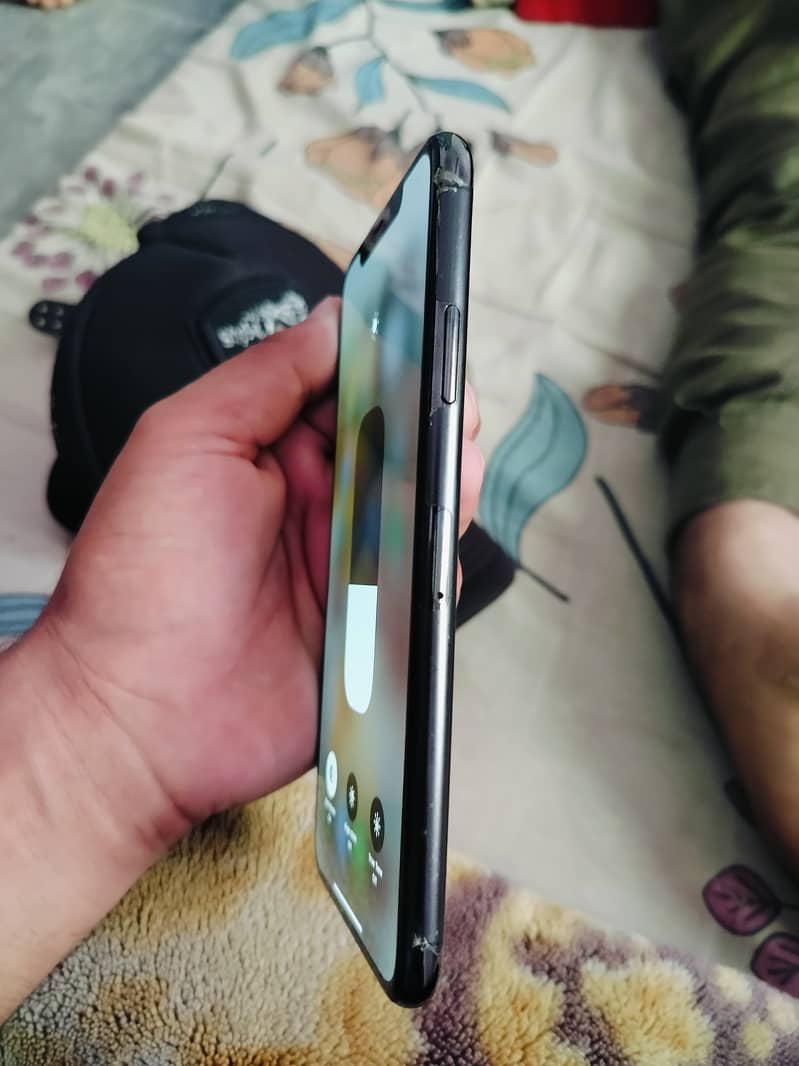 Apple iPhone 11 Pro Max 3