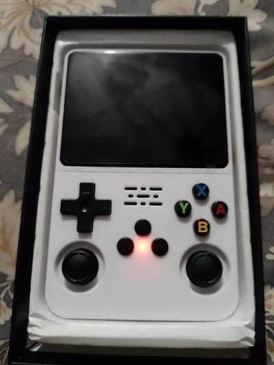 R36S game console