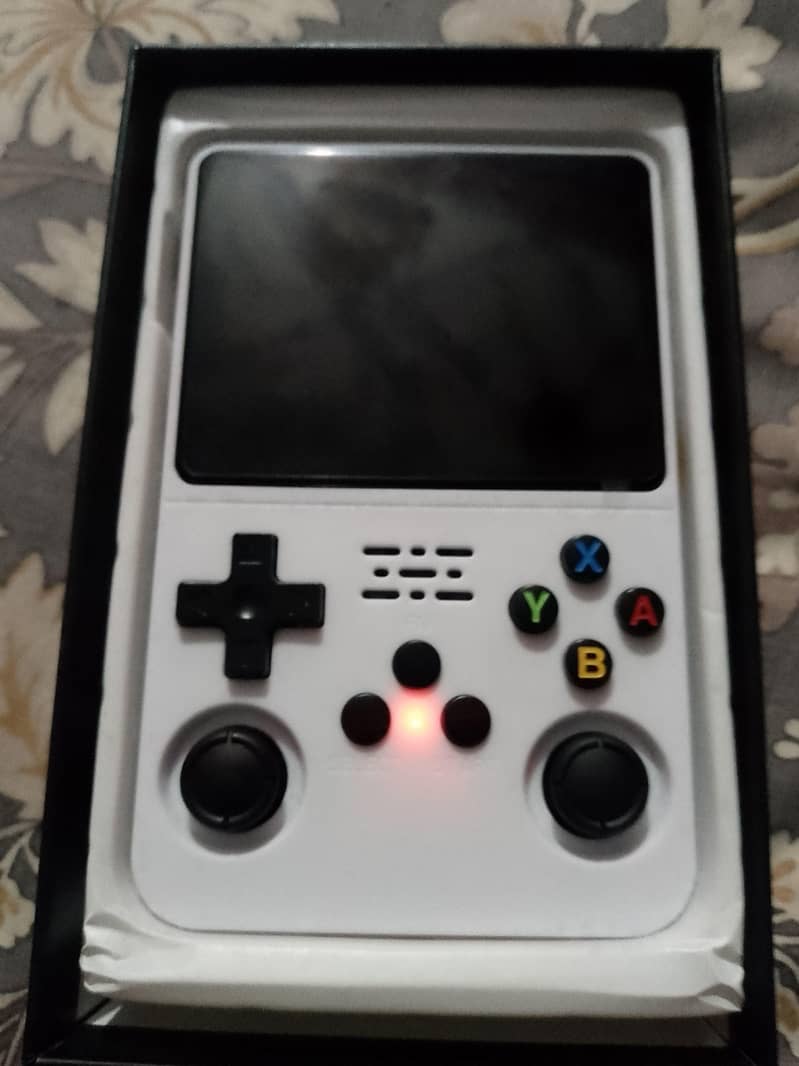 R36S game console 0