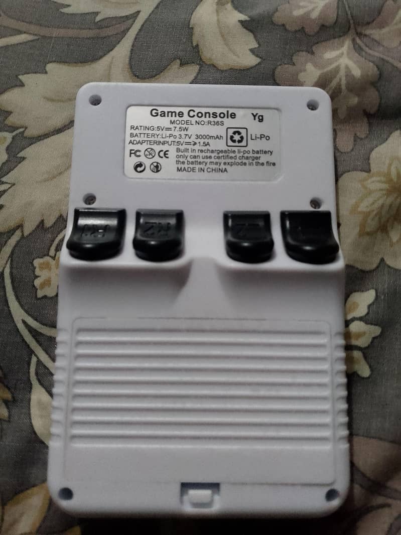 R36S game console 4