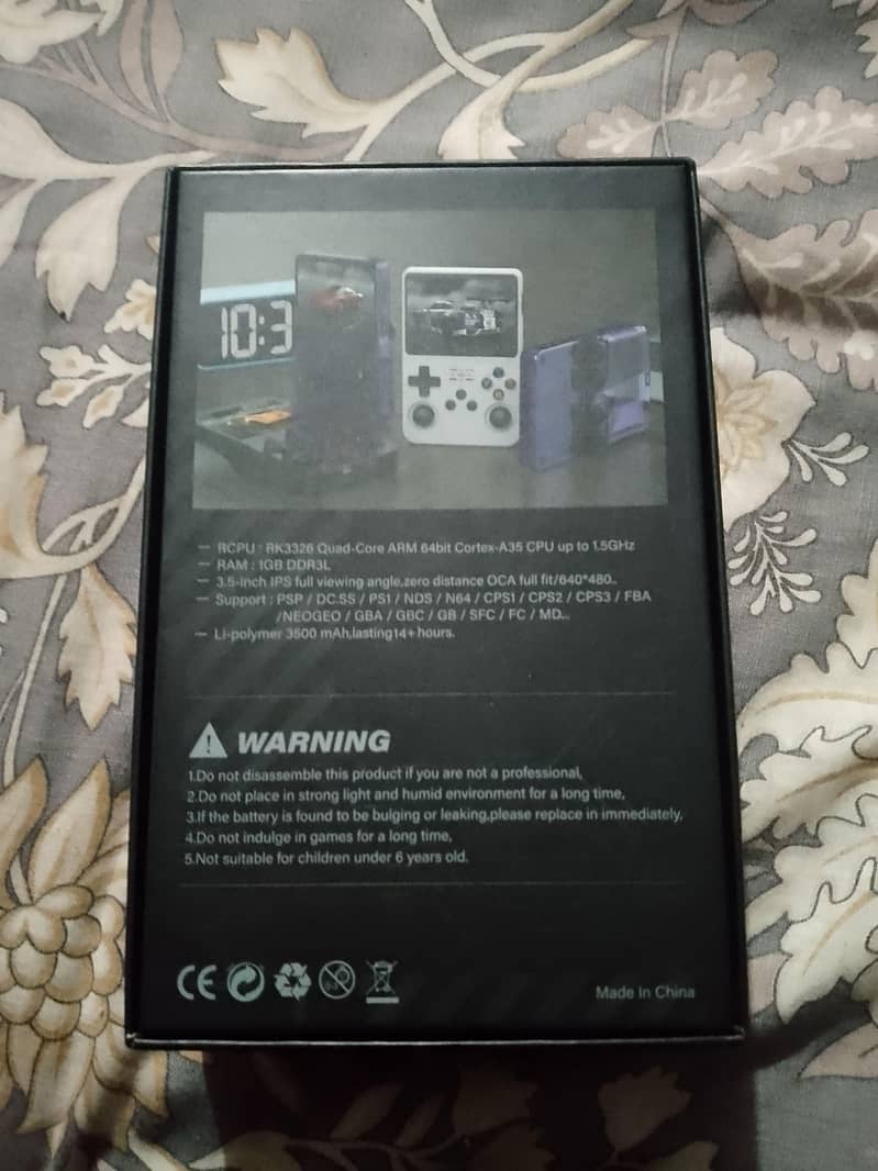 R36S game console 7
