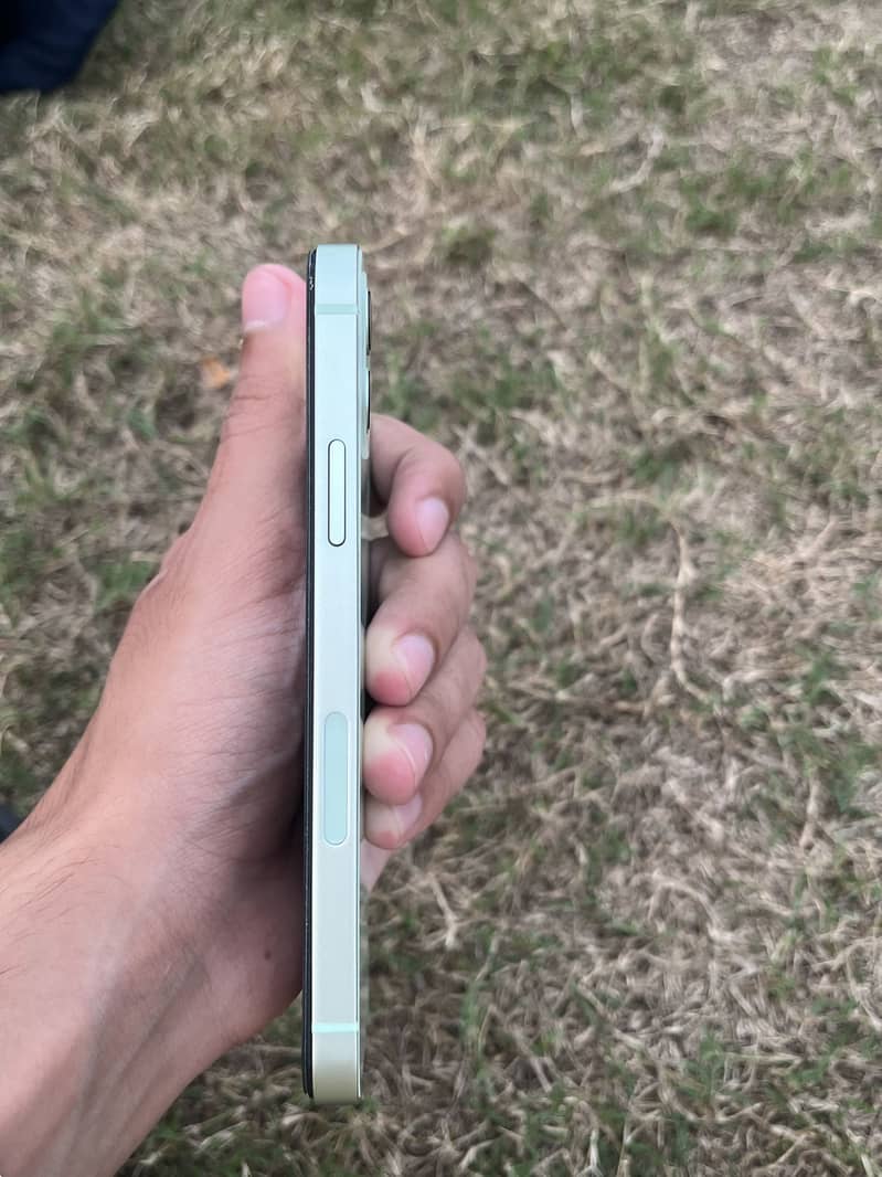 Apple iPhone 12 4