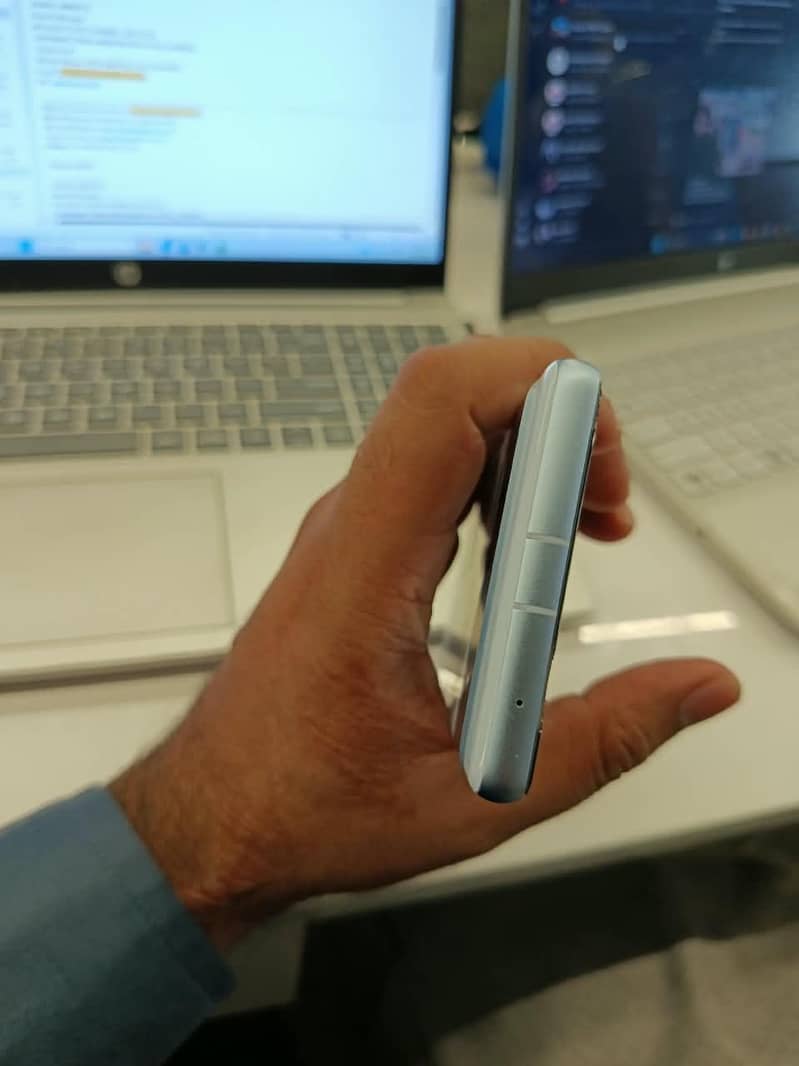 Google Pixel 7a 5