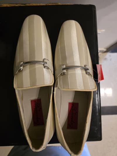 Expressions by Roberto Chillini) – Size 9.5 US (price negotiable)