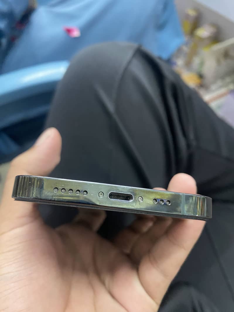 Apple iPhone 13 Pro 2