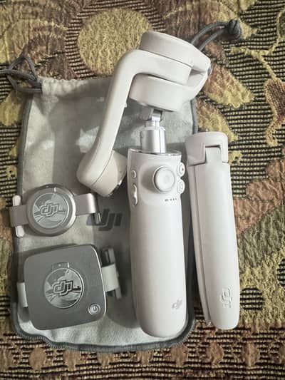 DJI om 5 handheld smrtphome gimble A plus