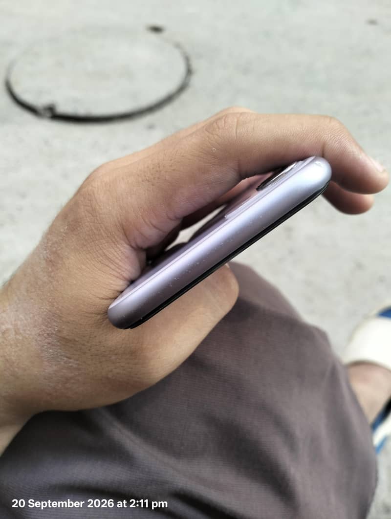 Apple iPhone 11 4