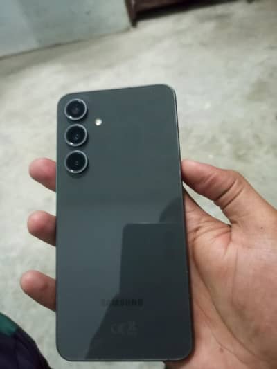 Samsung Mobile S24 fE