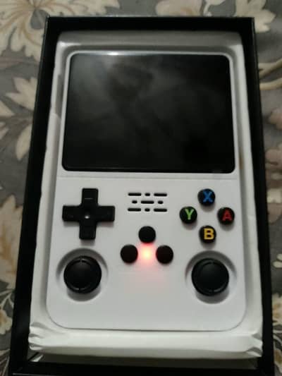 R36S game console