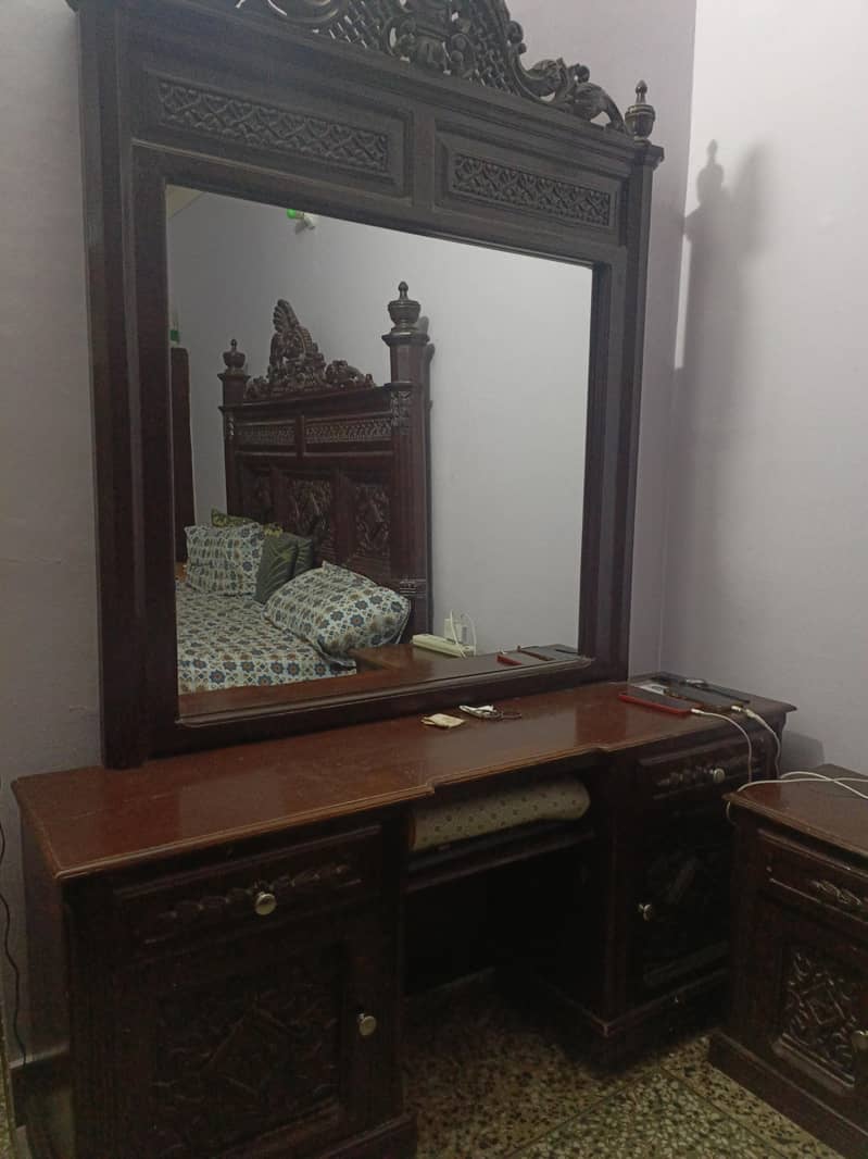 dressing table 0