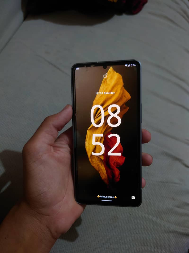 Sharp Aquos R7 Silver 1