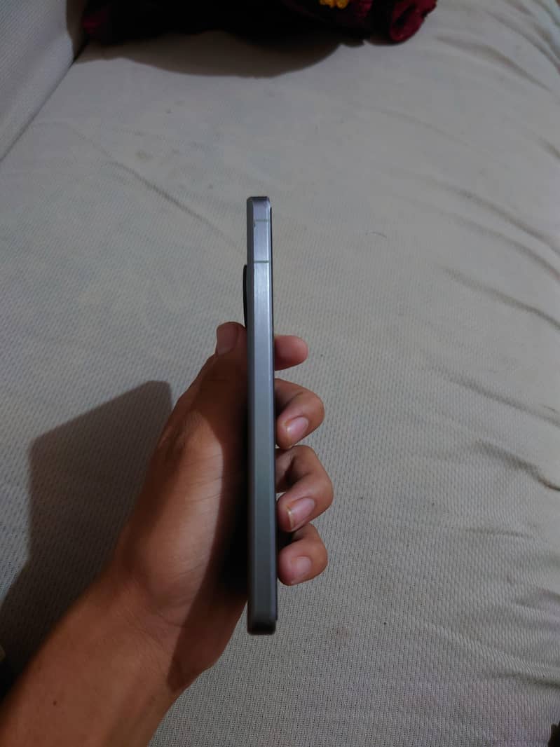 Sharp Aquos R7 Silver 2
