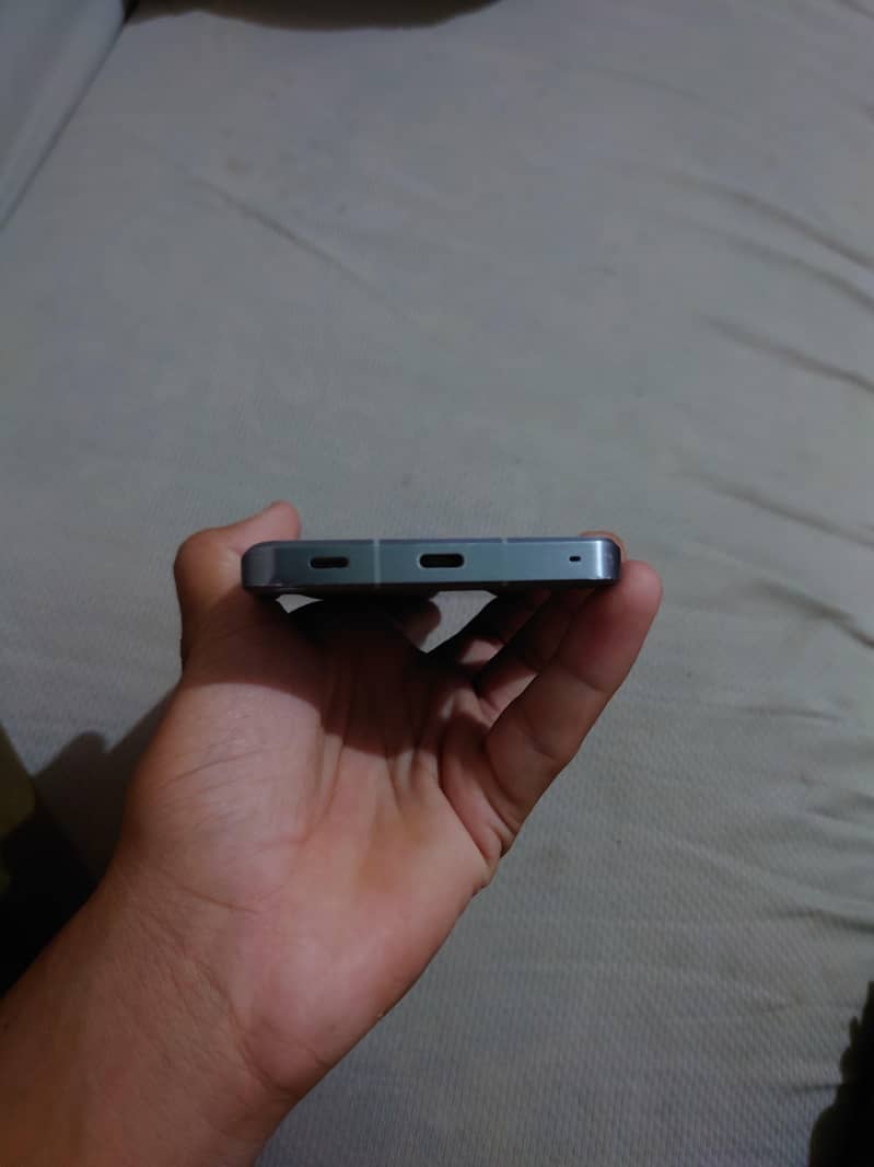 Sharp Aquos R7 Silver 3