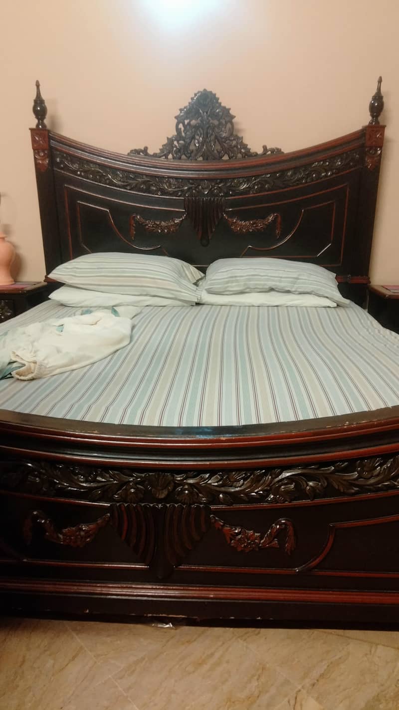 Double king size bed 0