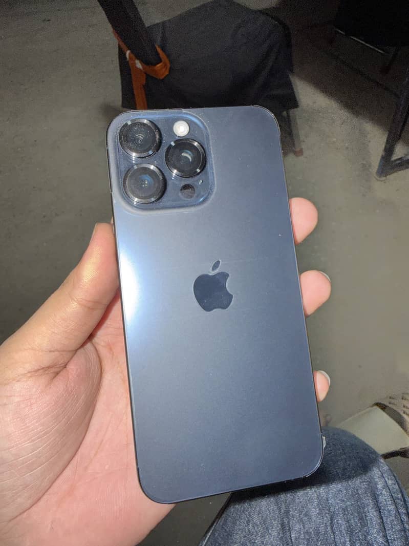 Apple iPhone 15 Pro Max 0