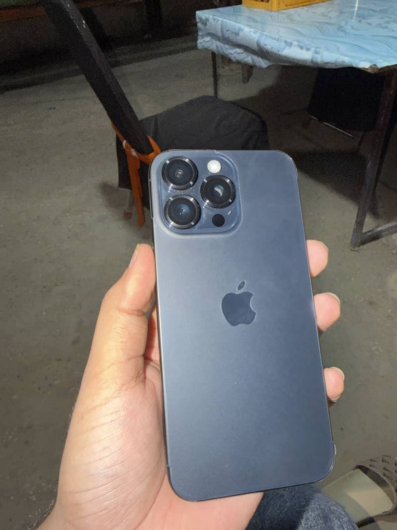 Apple iPhone 15 Pro Max 2