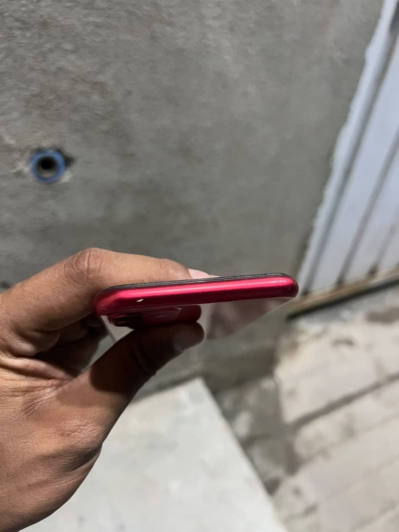Apple iPhone 11 4