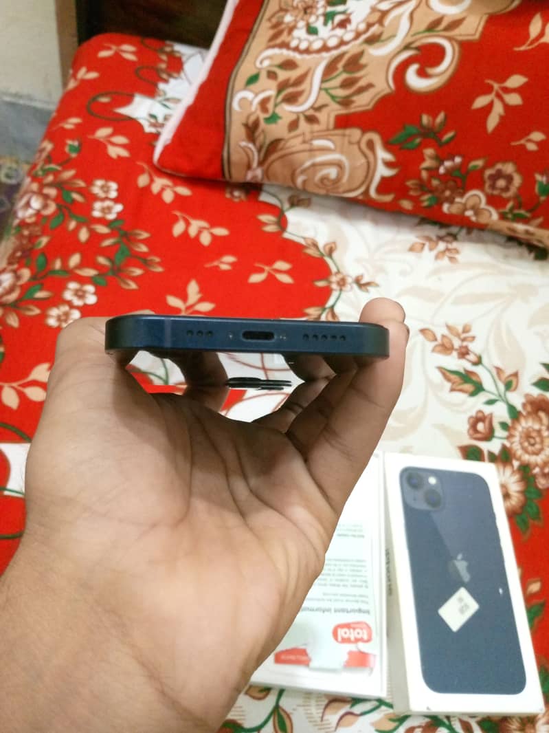 Apple iPhone 13 2