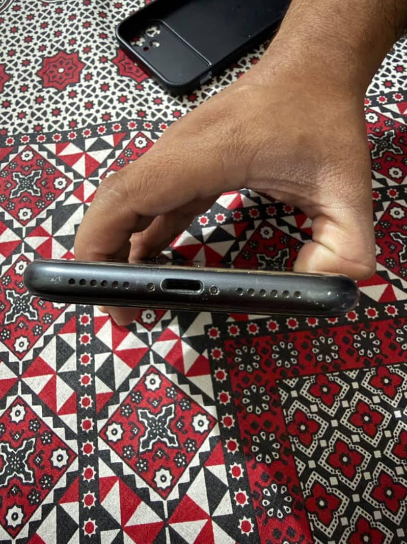 Apple iPhone 11 3