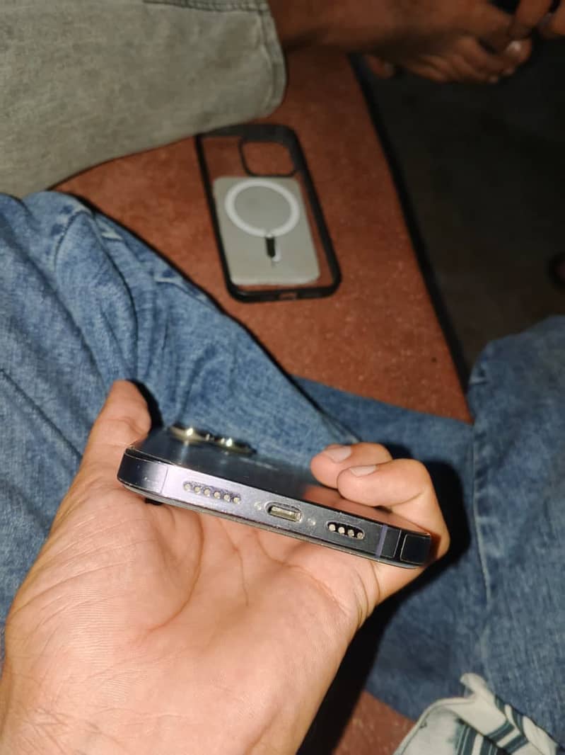 Apple iPhone 14 Pro Max 0