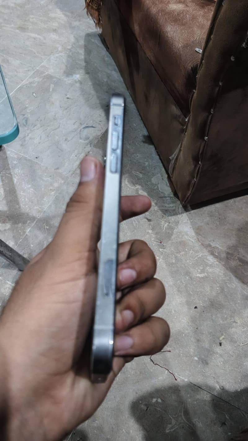 iphone 12 pro (white) 2