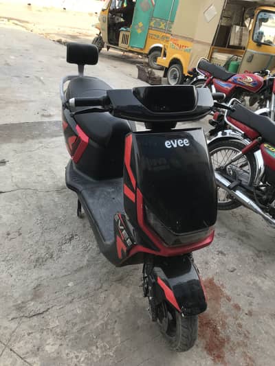 EVEE GEN Z LITHIUM MODLE ONLY 2600km brand new condition available
