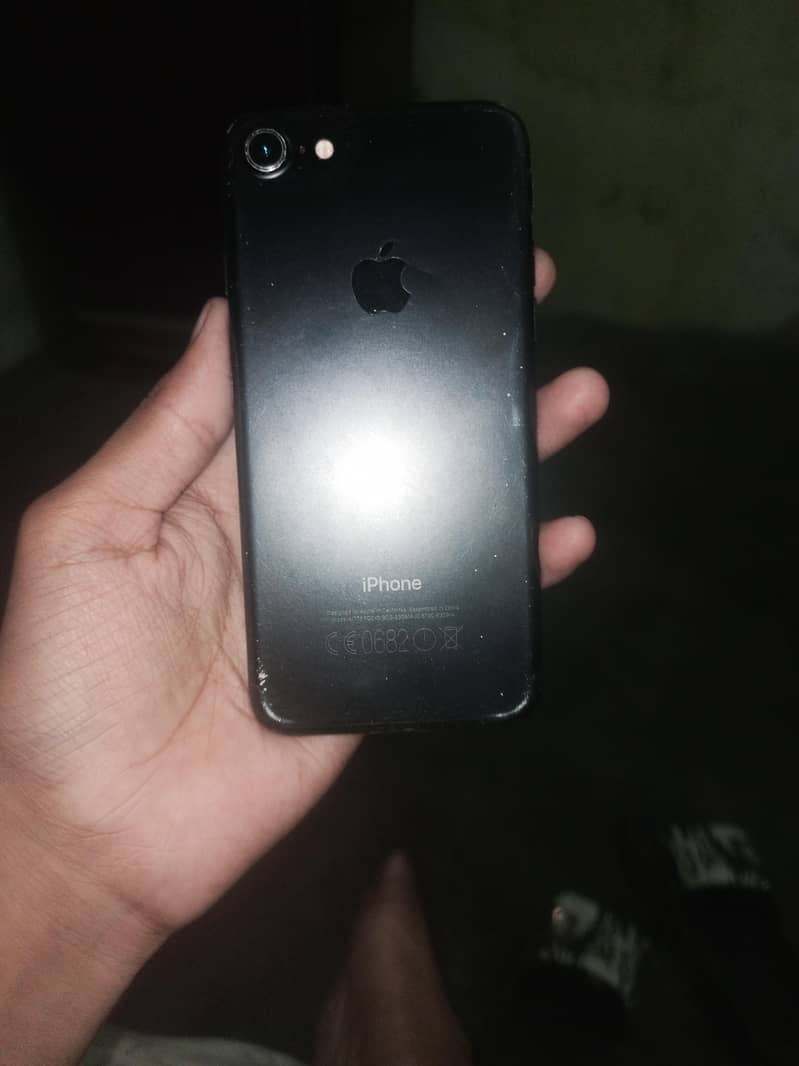Apple iPhone 7 0
