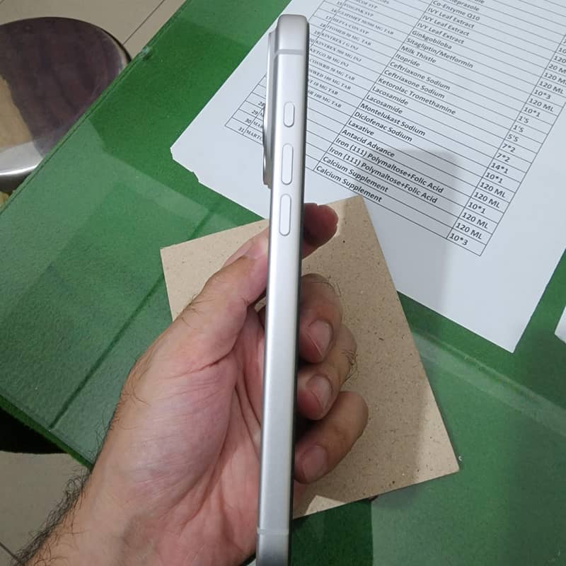 Apple iPhone 17 Pro Max 3