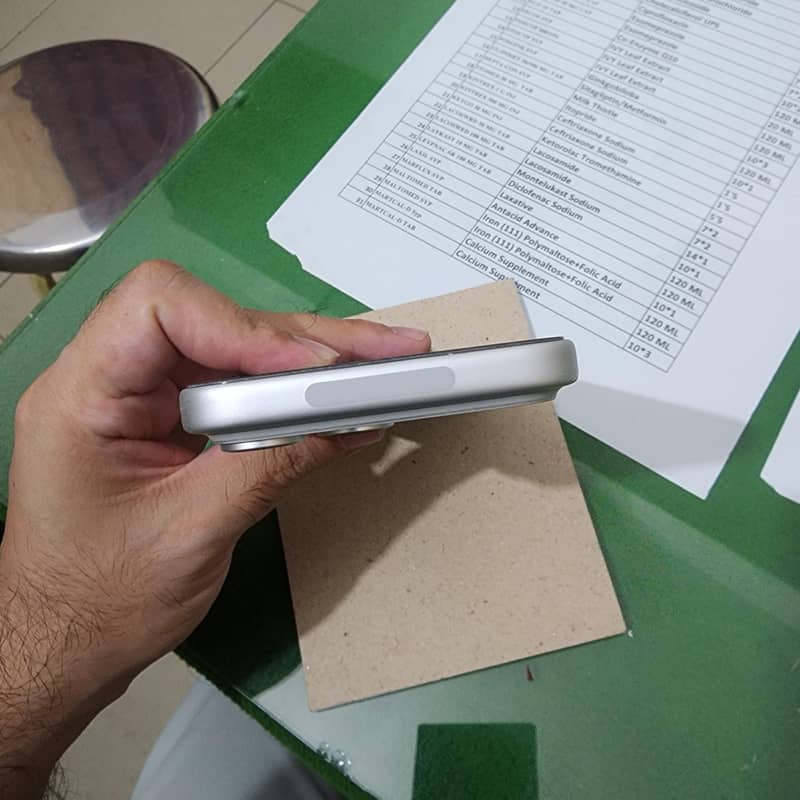 Apple iPhone 17 Pro Max 4