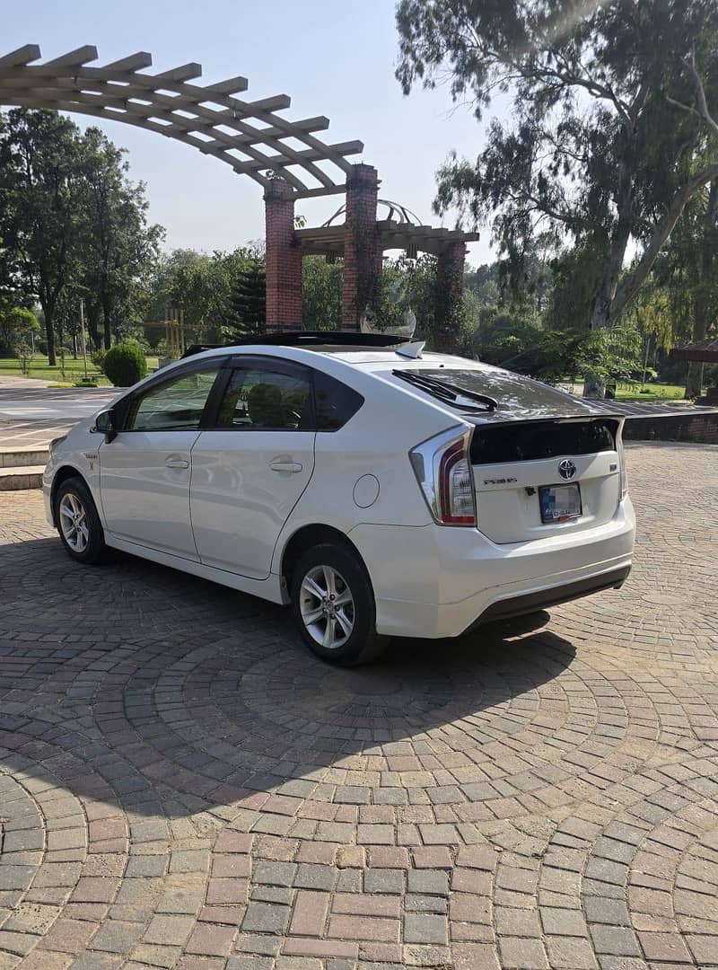 Toyota Prius 2014 1