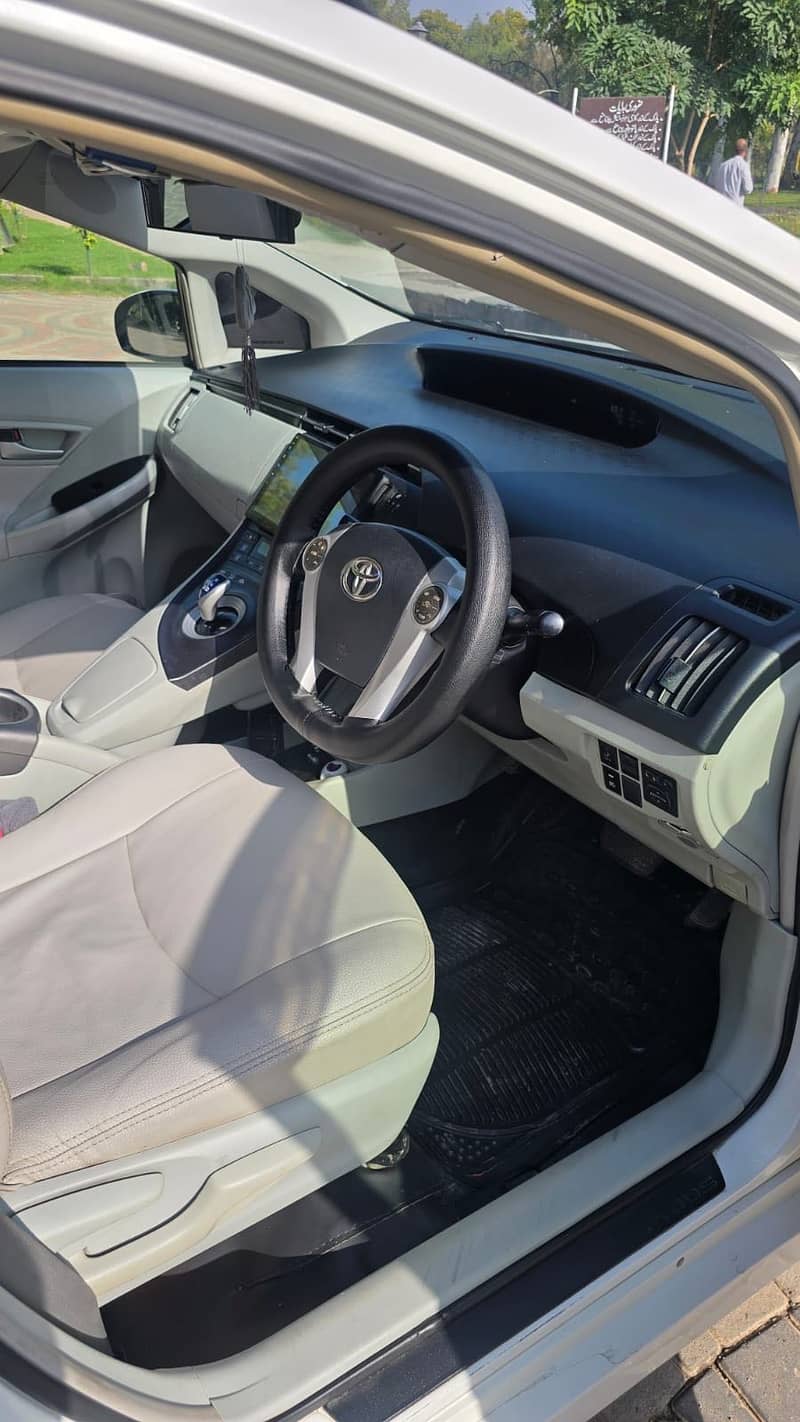 Toyota Prius 2014 6