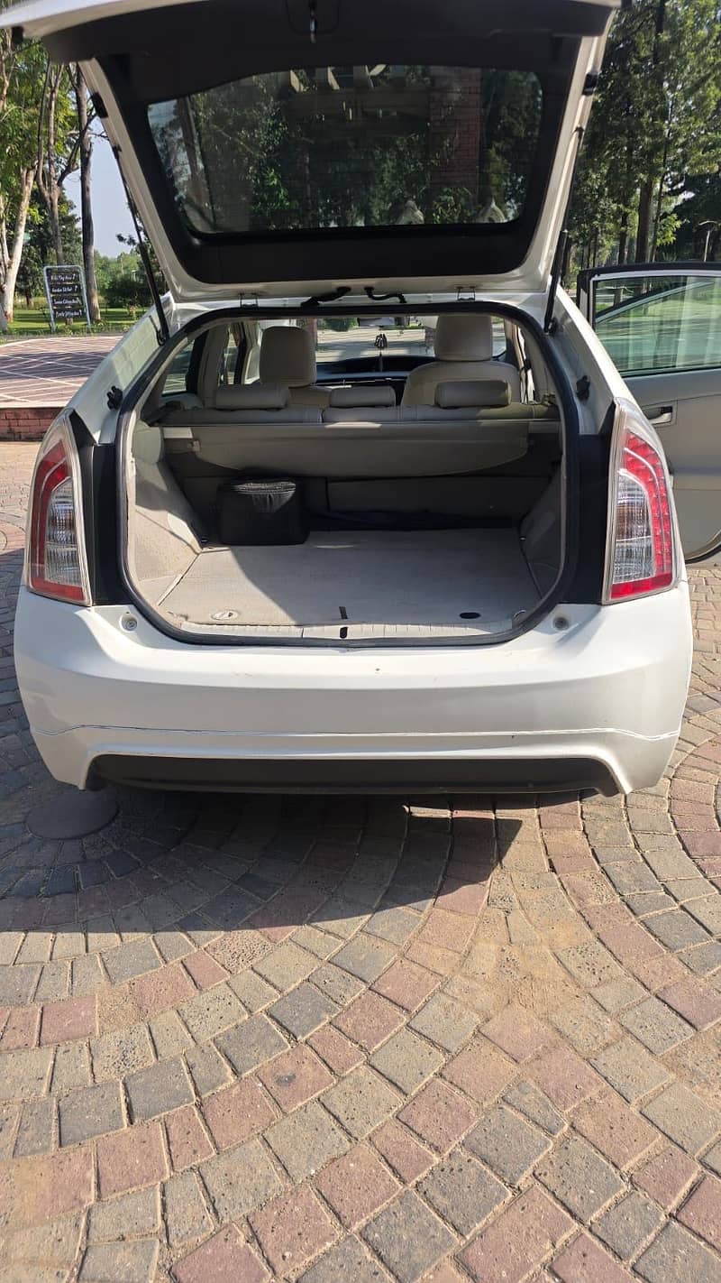 Toyota Prius 2014 9