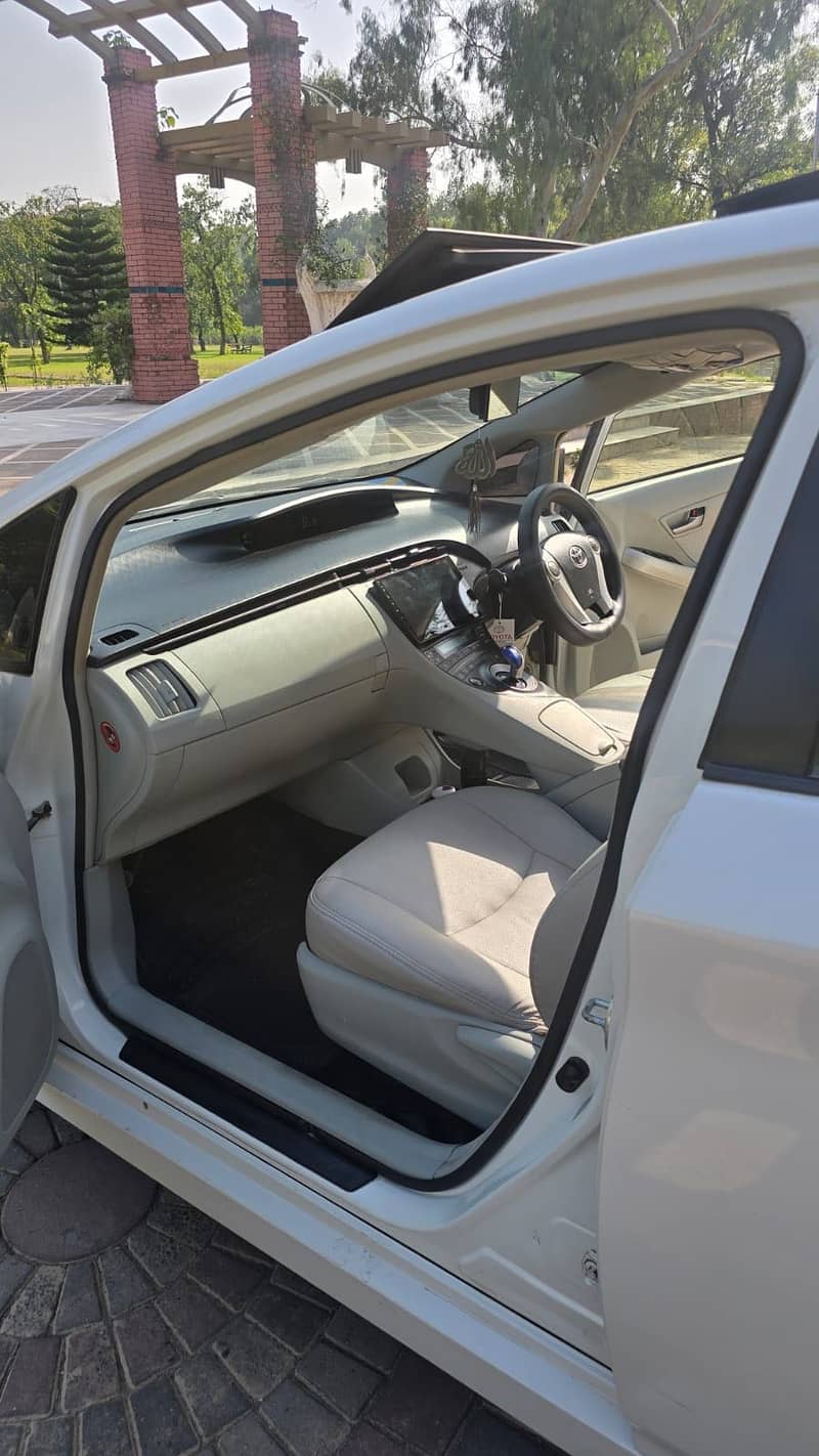 Toyota Prius 2014 14