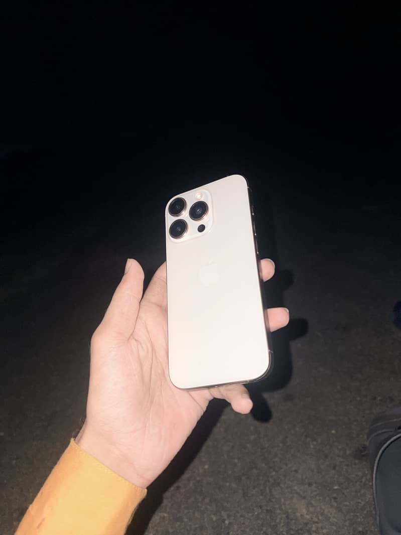 Apple iPhone 16 Pro 4
