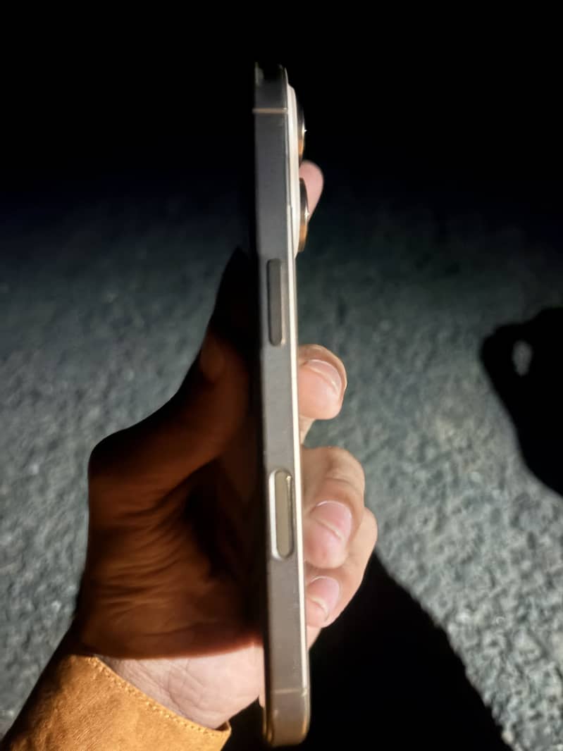 Apple iPhone 16 Pro 7