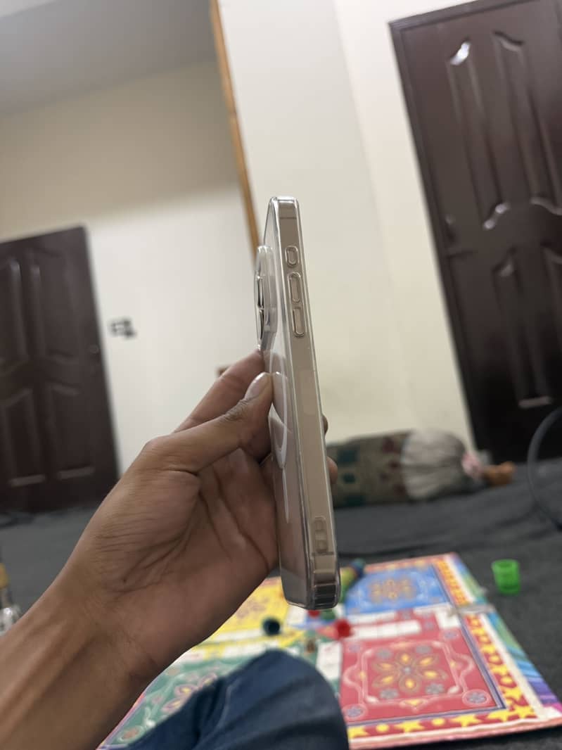 Apple iPhone 16 Pro Max 2